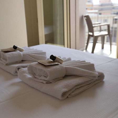 Hotel Confort リミニ エクステリア 写真