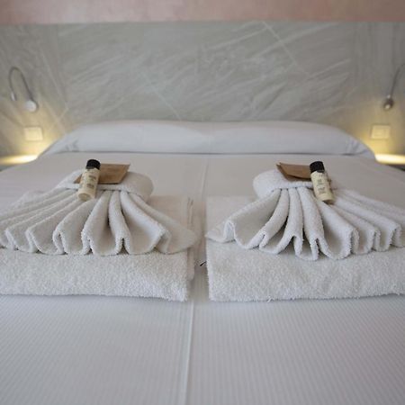 Hotel Confort リミニ エクステリア 写真