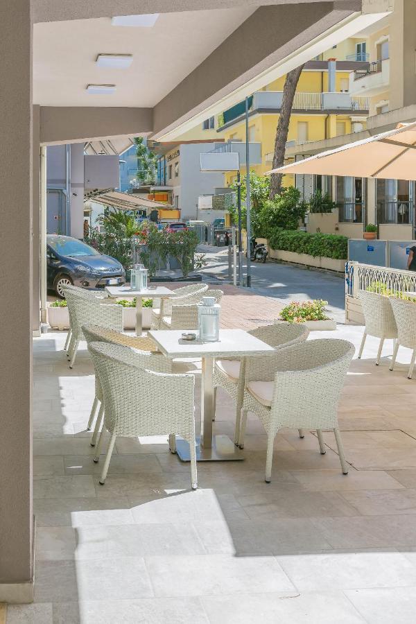 Hotel Confort リミニ エクステリア 写真