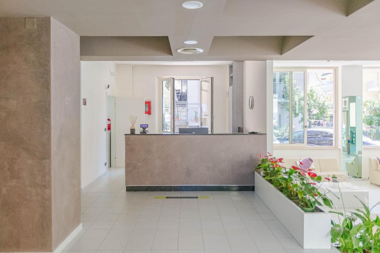 Hotel Confort リミニ エクステリア 写真
