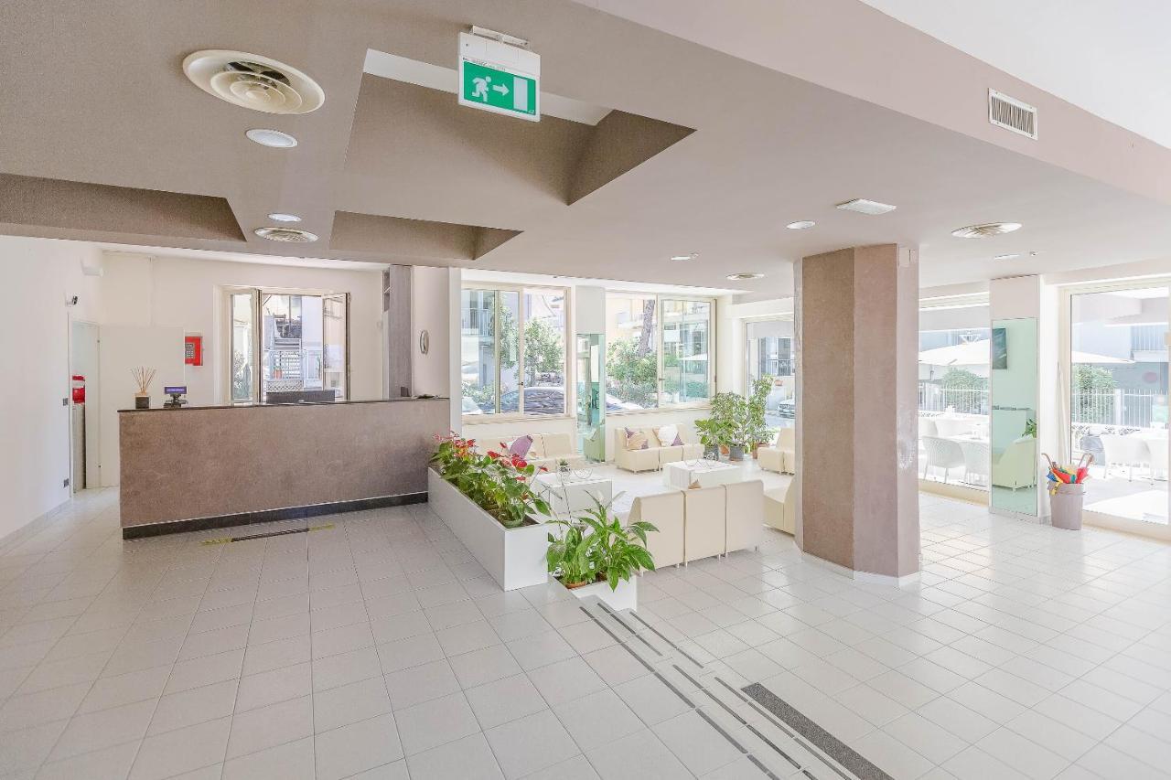 Hotel Confort リミニ エクステリア 写真
