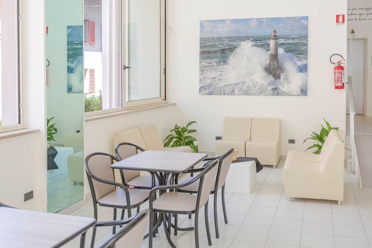 Hotel Confort リミニ エクステリア 写真