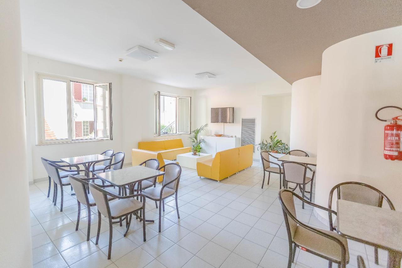 Hotel Confort リミニ エクステリア 写真