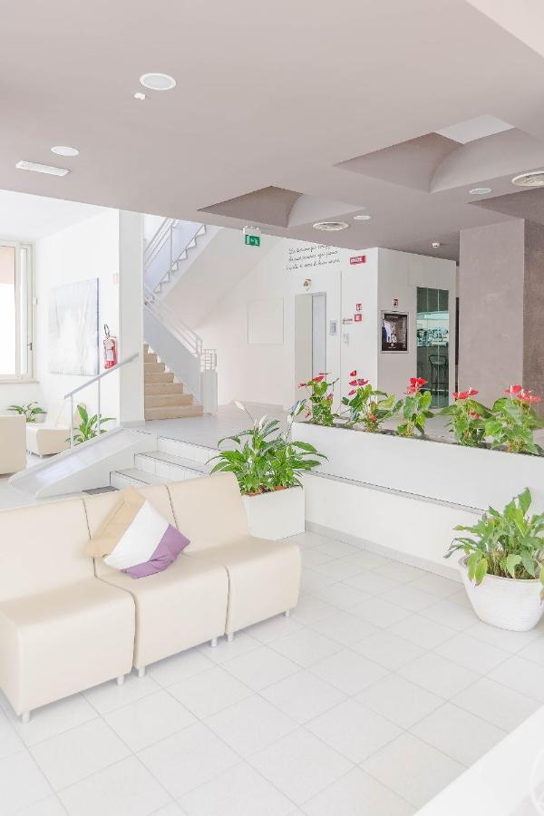 Hotel Confort リミニ エクステリア 写真