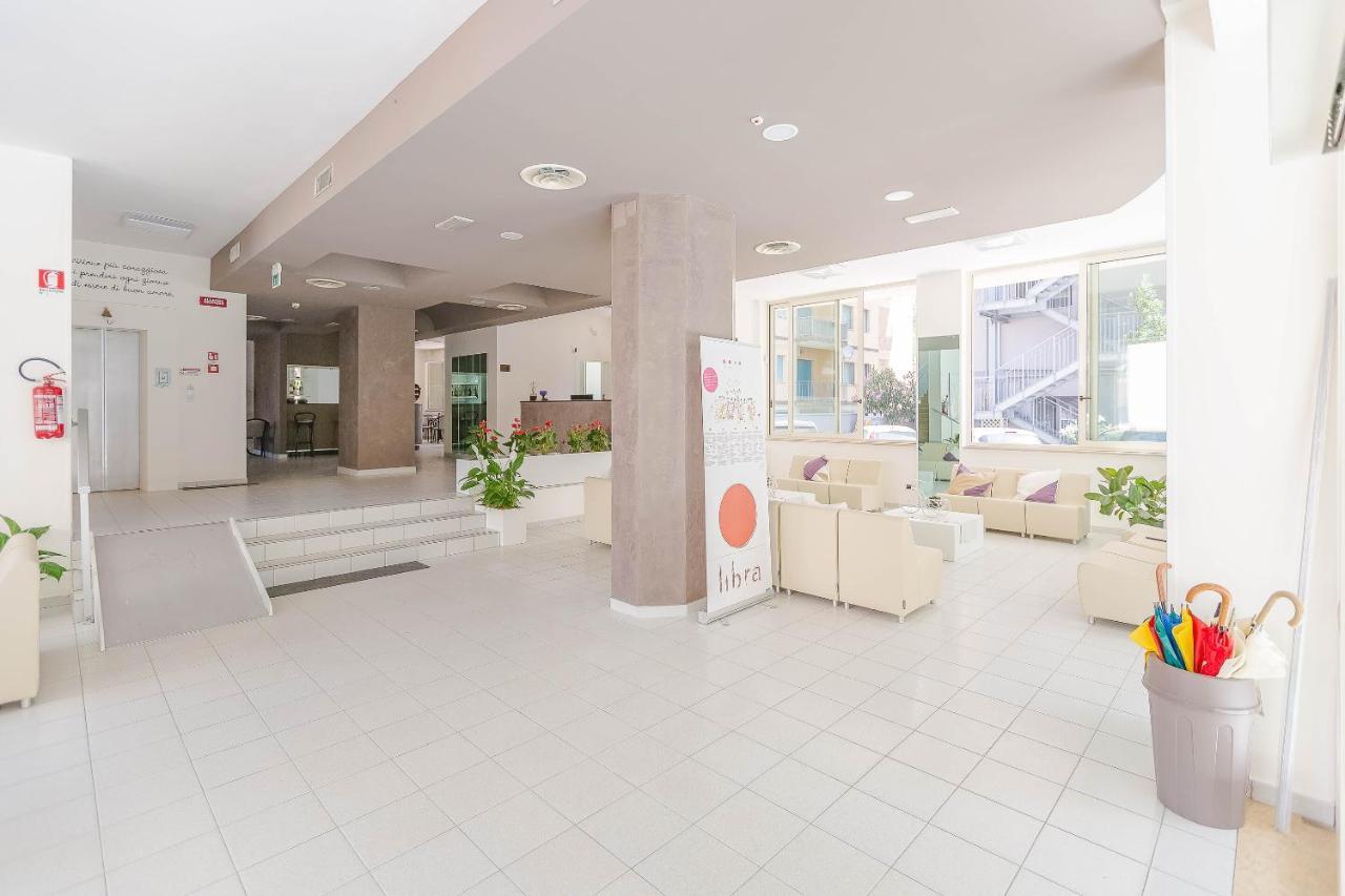 Hotel Confort リミニ エクステリア 写真
