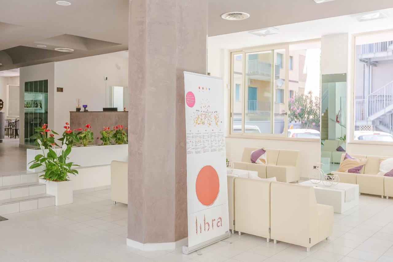 Hotel Confort リミニ エクステリア 写真