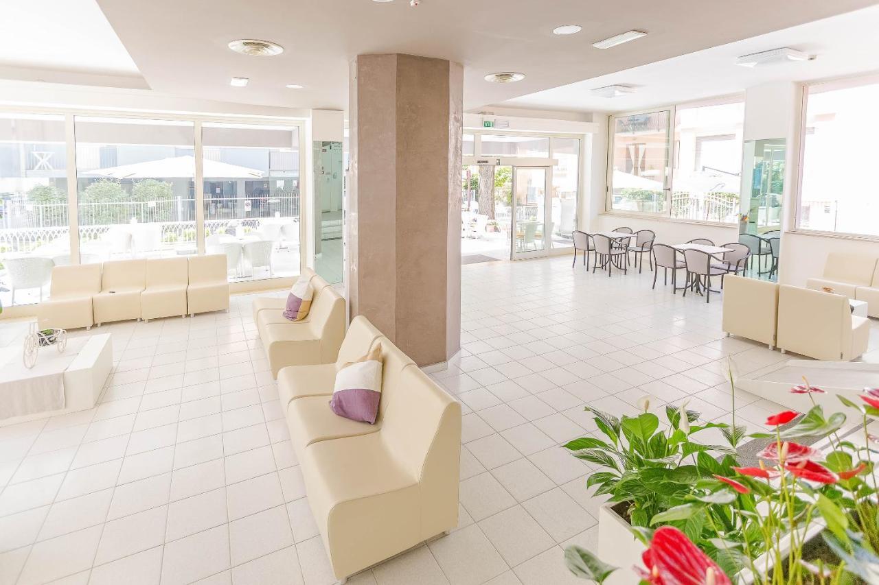 Hotel Confort リミニ エクステリア 写真