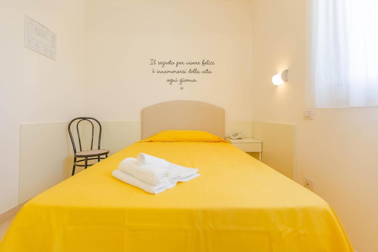 Hotel Confort リミニ エクステリア 写真