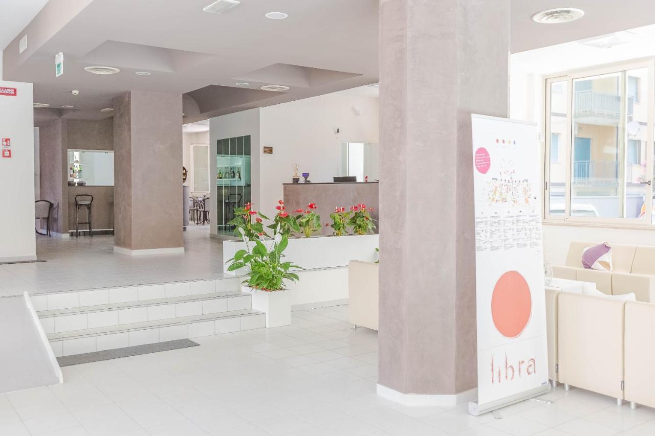 Hotel Confort リミニ エクステリア 写真