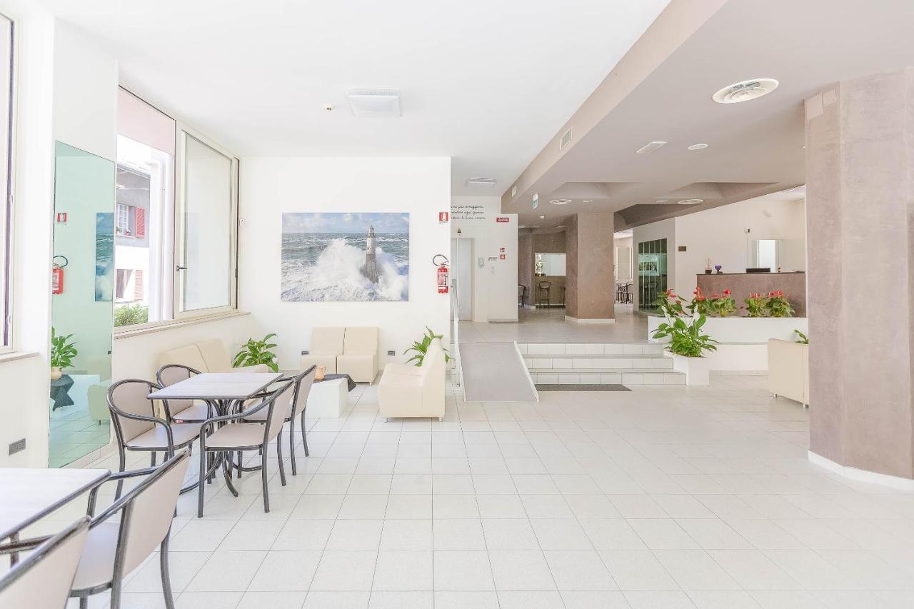 Hotel Confort リミニ エクステリア 写真