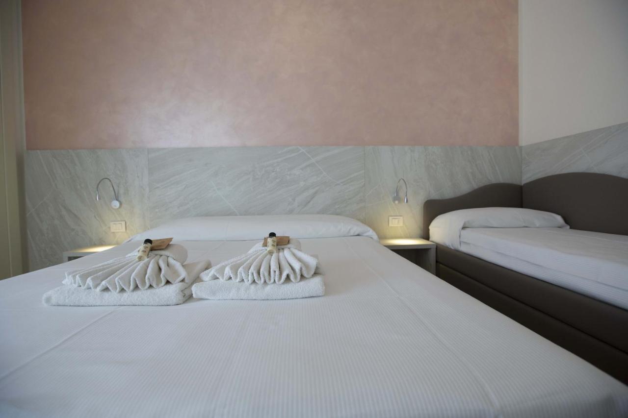 Hotel Confort リミニ エクステリア 写真