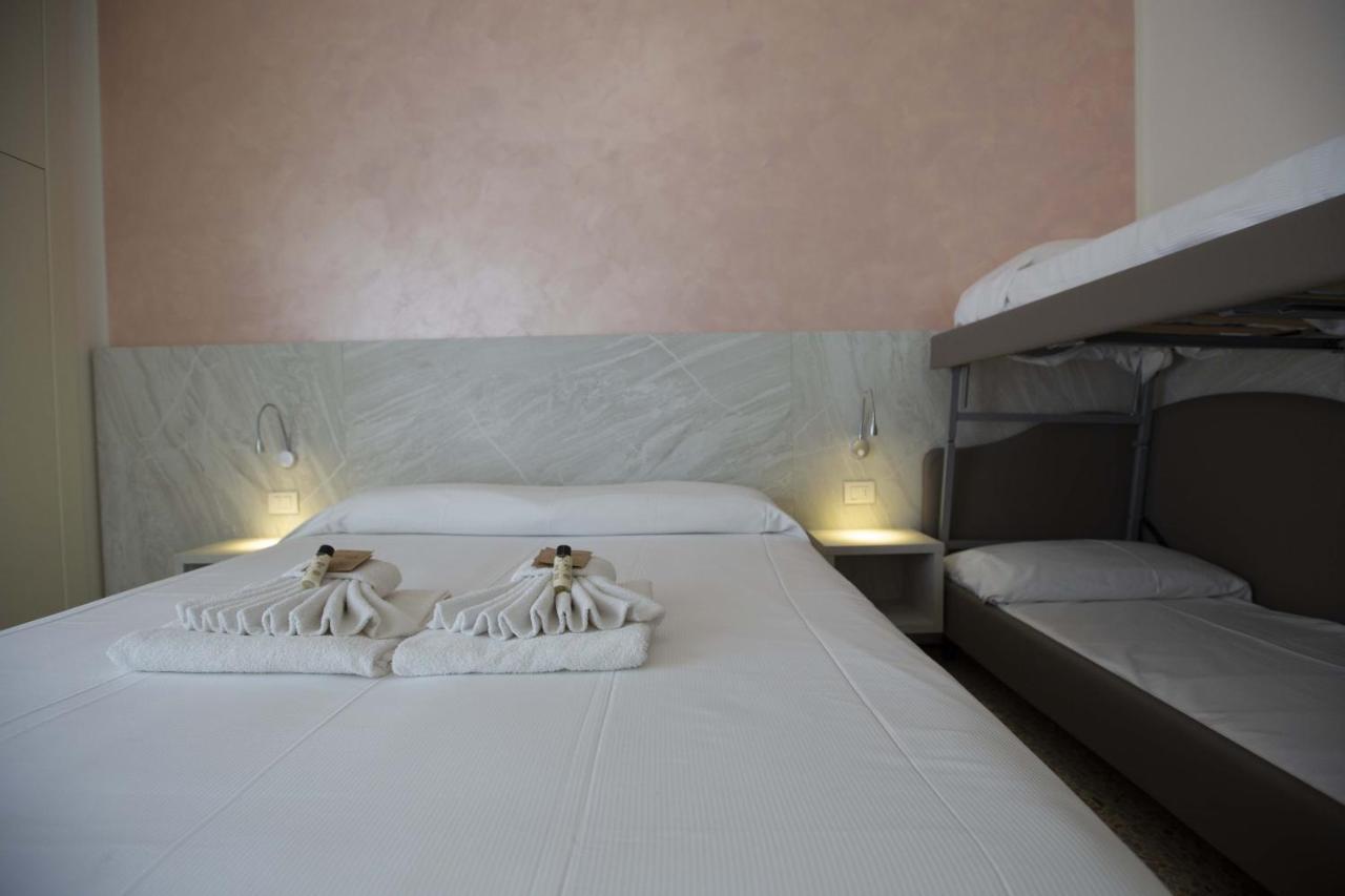 Hotel Confort リミニ エクステリア 写真