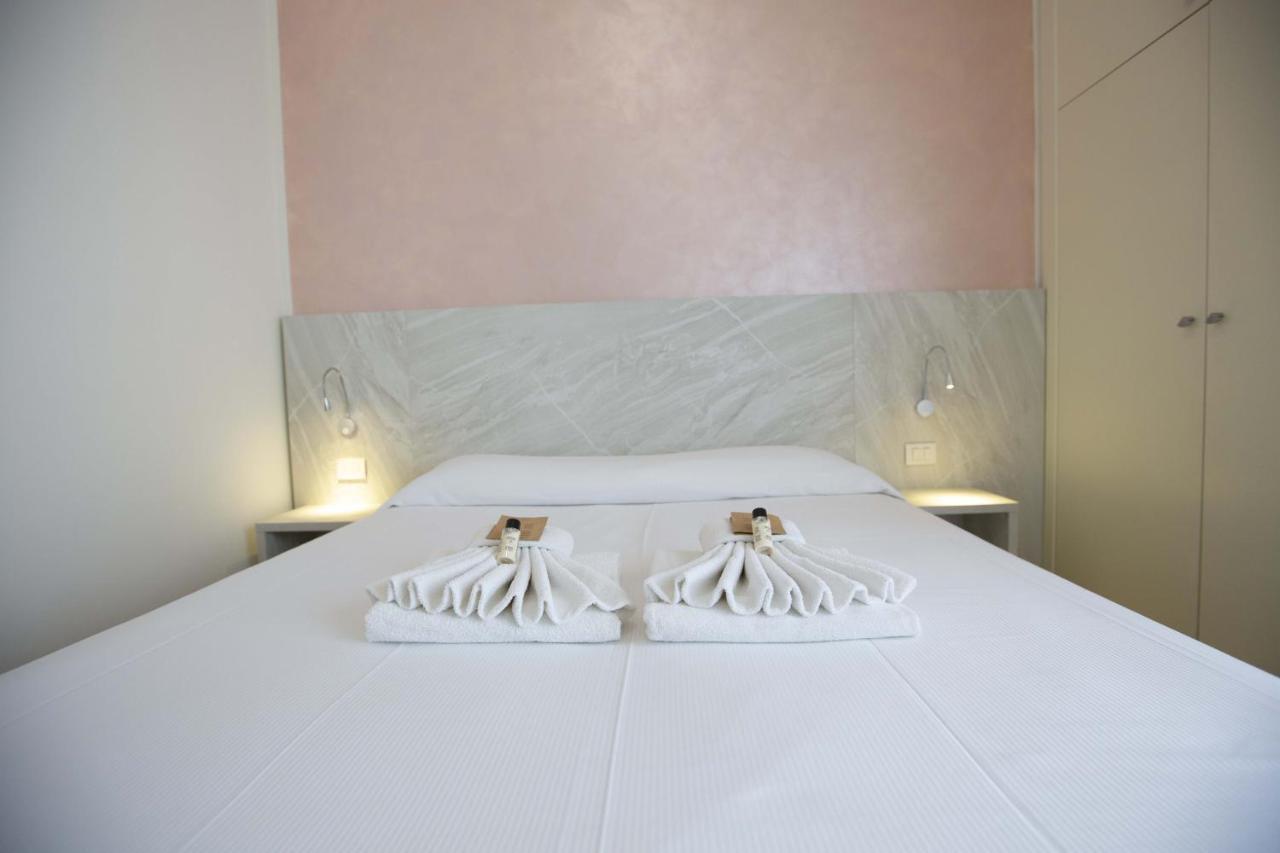 Hotel Confort リミニ エクステリア 写真