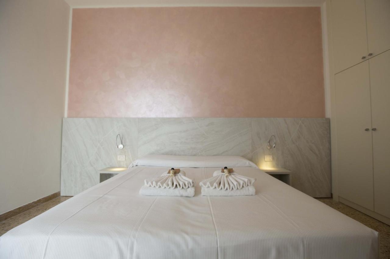 Hotel Confort リミニ エクステリア 写真