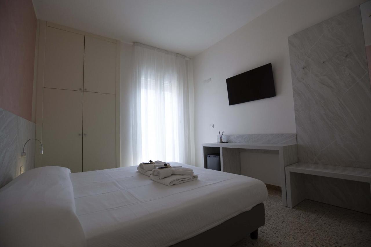 Hotel Confort リミニ エクステリア 写真