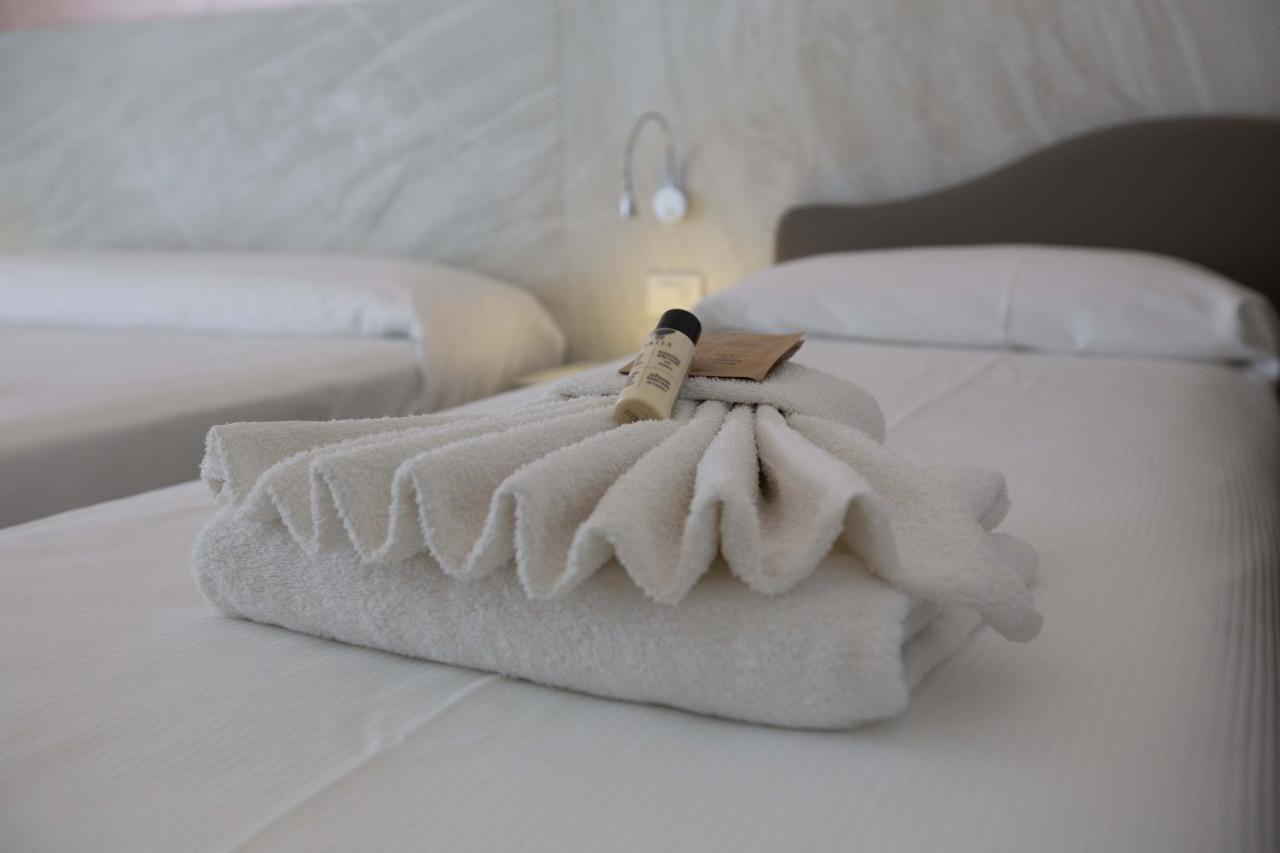 Hotel Confort リミニ エクステリア 写真