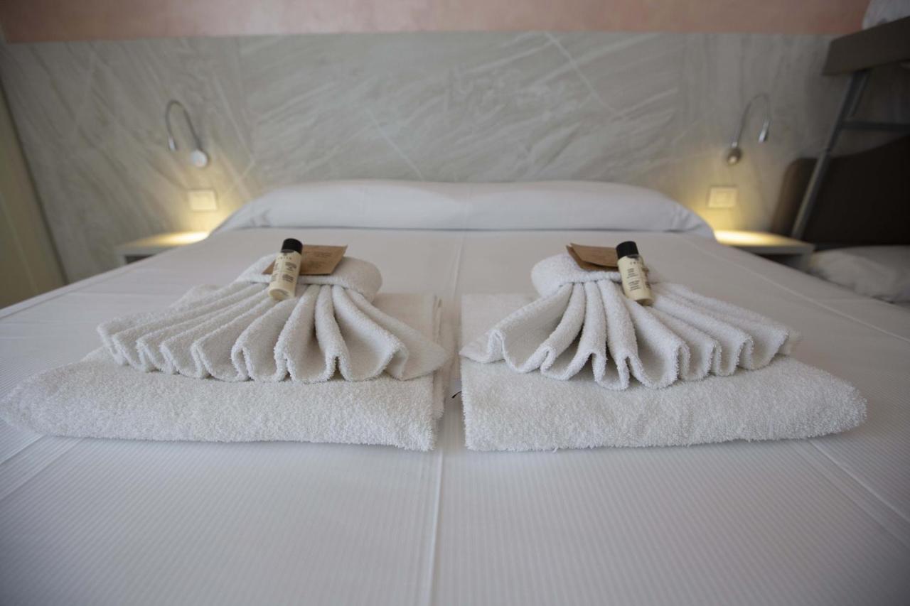 Hotel Confort リミニ エクステリア 写真