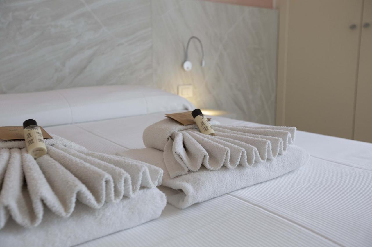 Hotel Confort リミニ エクステリア 写真